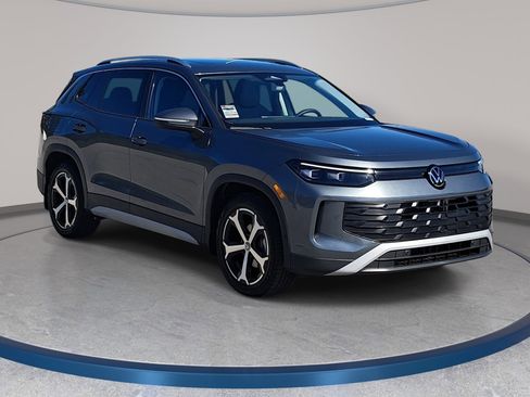 New 2026 Volkswagen Tiguan SE FWD image 3