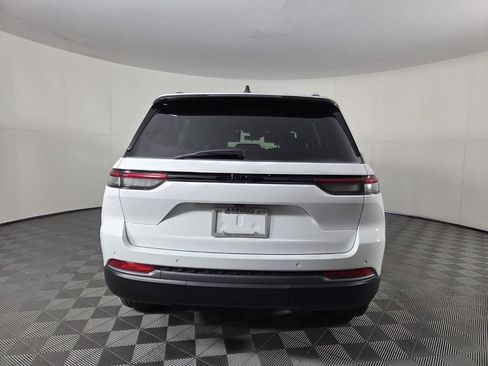 New 2026 Jeep Grand Cherokee Altitude RWD image 5