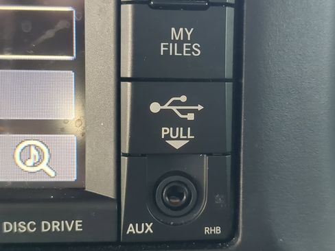 Used 2017 Jeep Wrangler Sahara w/ Connectivity Group image 18