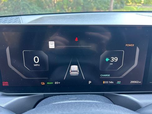 Used 2024 Kia EV9 Light Long Range RWD image 11