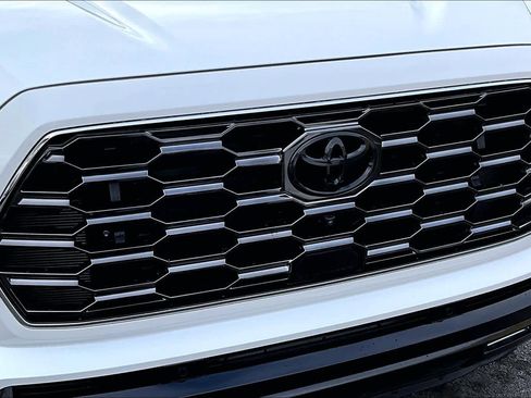 Used 2025 Toyota Sequoia Platinum image 28