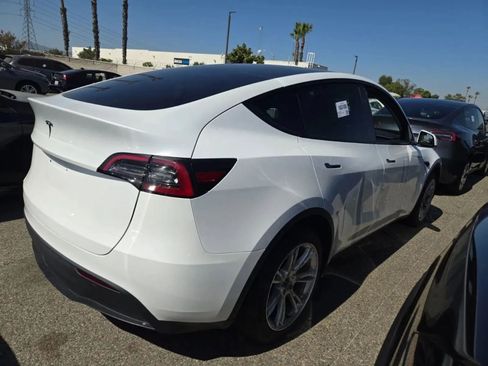 Used 2023 Tesla Model Y Long Range AWD/4WD image 5