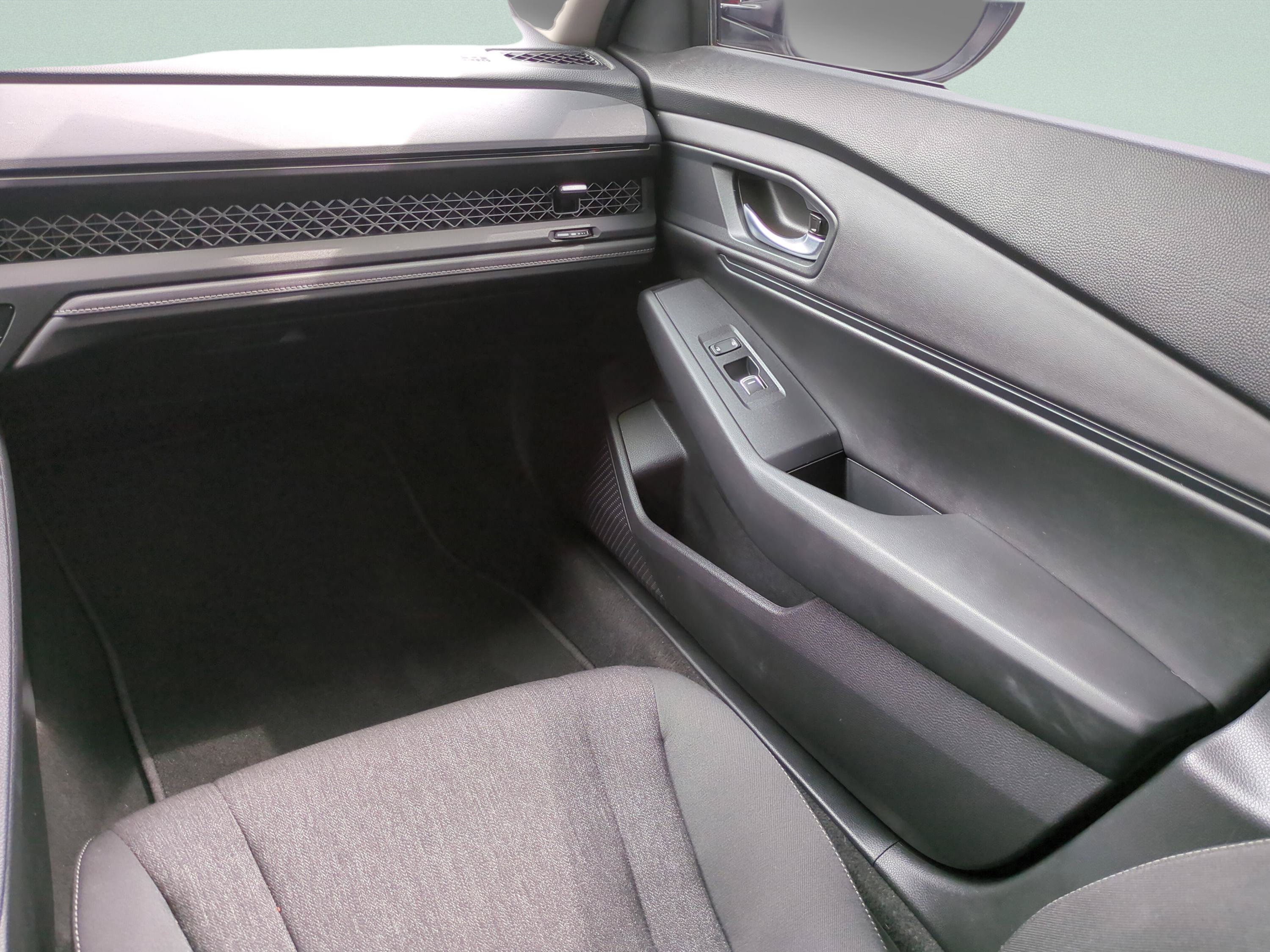 Used 2025 Honda Accord SE image 12