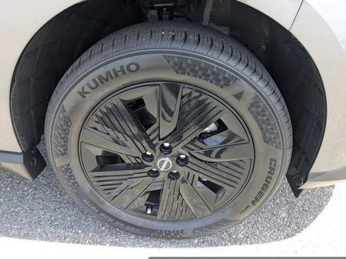 Used 2025 Nissan Murano SV FWD image 11