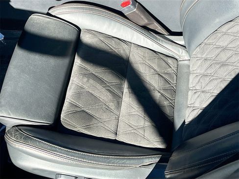 Used 2023 Nissan Maxima SR w/ Sport Mat Group image 19