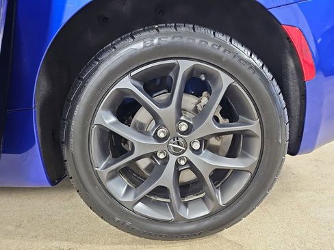 Used 2021 Chrysler Pacifica Touring w/ Cold Weather Group image 38