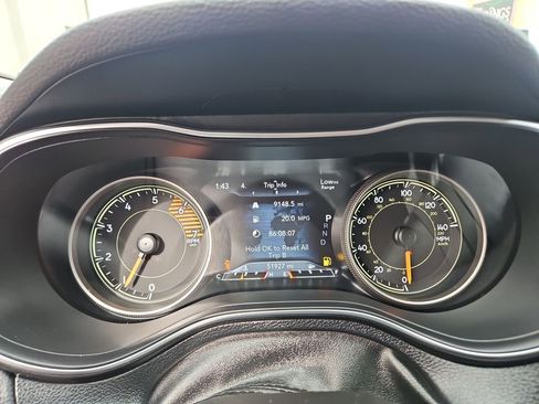 Used 2019 Jeep Cherokee Trailhawk image 21