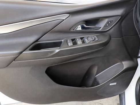 Used 2022 Chevrolet Bolt LT w/ Infotainment Package FWD image 33