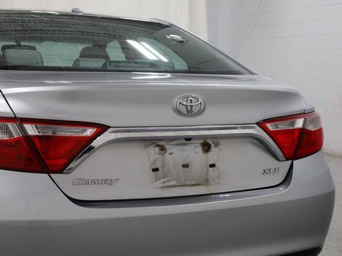Used 2017 Toyota Camry XLE w/ Moonroof Package FWD image 8