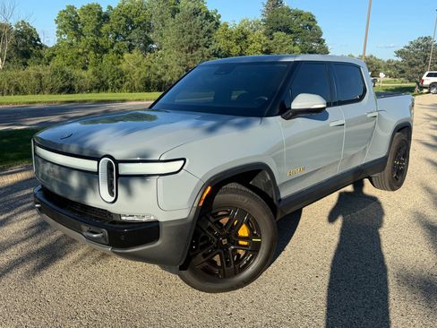 Used 2023 Rivian R1T Adventure AWD/4WD image 1