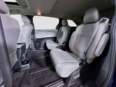 Used 2025 Toyota Sienna XLE AWD/4WD image 27