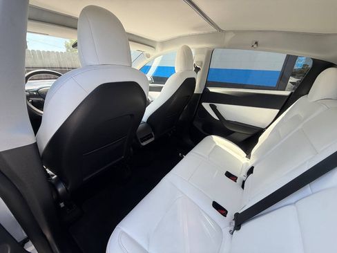 Used 2021 Tesla Model Y Long Range AWD/4WD image 15