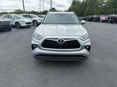 Used 2020 Toyota Highlander XLE FWD image 9