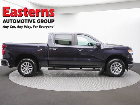 Used 2022 Chevrolet Silverado 1500 LT AWD/4WD image 4