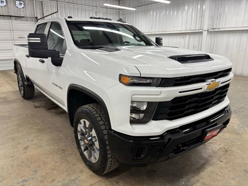 Used 2024 Chevrolet Silverado 2500 Custom AWD/4WD image 1
