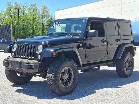 Used 2017 Jeep Wrangler Unlimited Sahara AWD/4WD image 5
