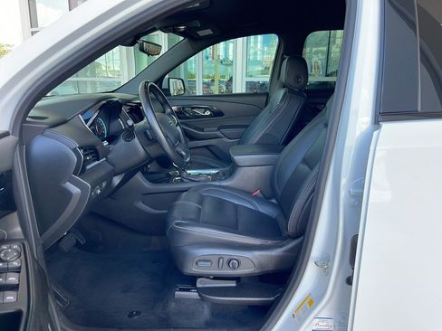 Used 2022 Chevrolet Traverse RS image 11