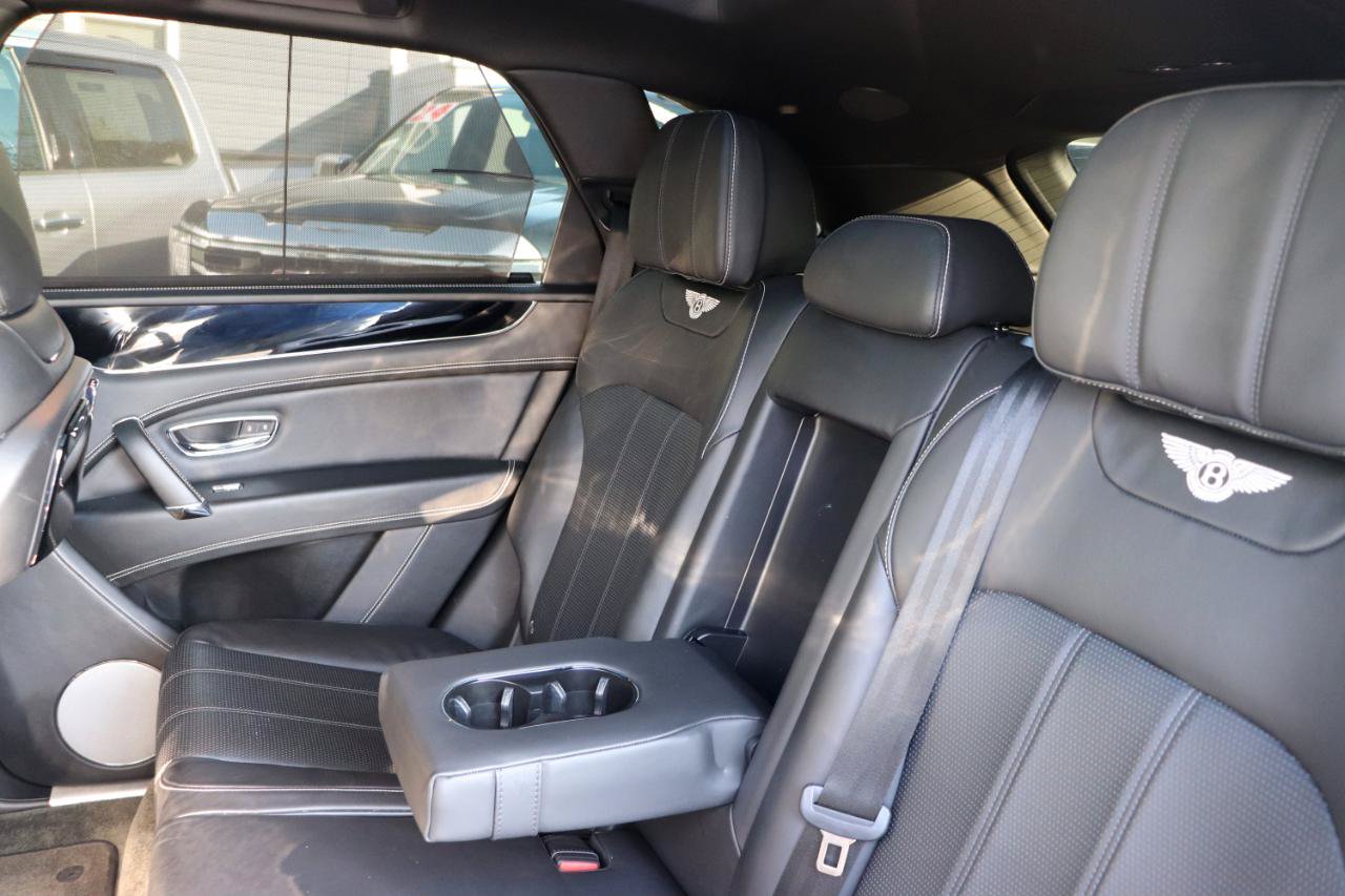 Used 2018 Bentley Bentayga AWD/4WD image 29