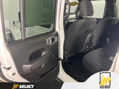 Used 2022 Jeep Gladiator Sport AWD/4WD image 16