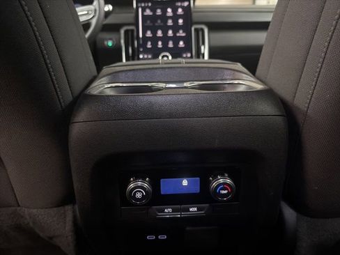 Used 2025 GMC Acadia Elevation image 40