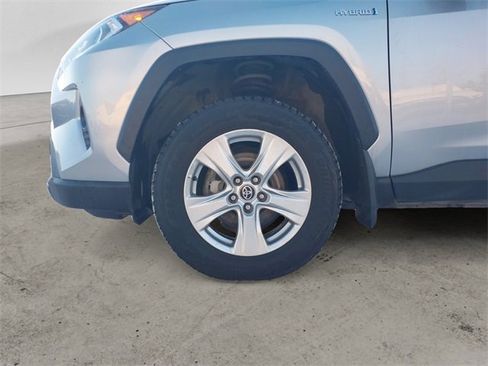 Used 2021 Toyota RAV4 XLE image 14