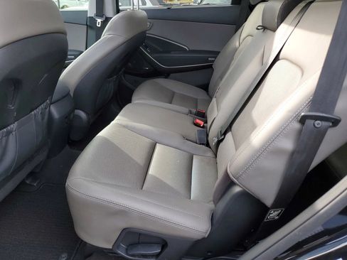 Used 2017 Hyundai Santa Fe FWD image 10