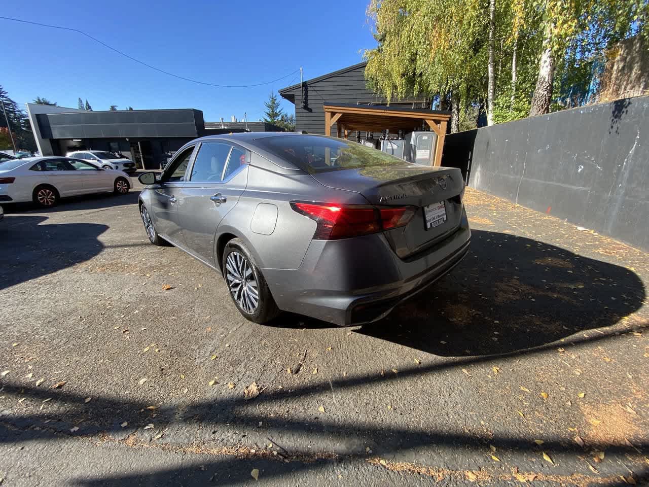 Used 2025 Nissan Altima 2.5 SV FWD image 4