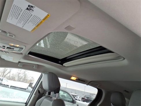 Certified 2021 Toyota Sienna XLE image 16