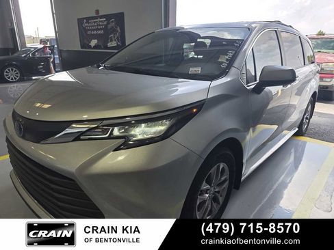 Used 2022 Toyota Sienna XLE FWD image 9