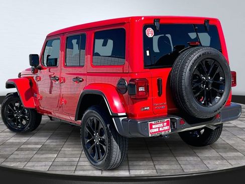 Certified 2025 Jeep Wrangler Unlimited Sahara w/ Safety Group image 21