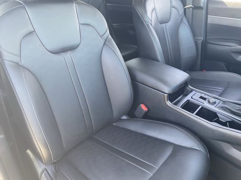 Certified 2025 Kia Sorento S w/ Panoramic Sunroof Package FWD image 9