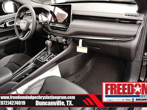 New 2026 Jeep Compass Latitude image 12