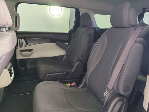 Used 2024 Kia Carnival LX image 16