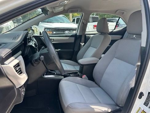 Used 2016 Toyota Corolla LE FWD image 13
