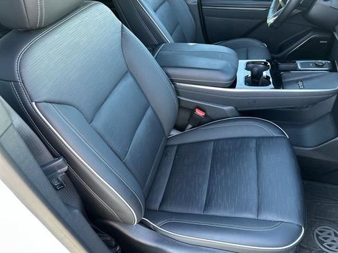Used 2025 Buick Enclave Sport Touring w/ Power Package AWD/4WD image 28