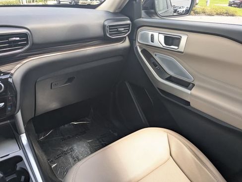Certified 2024 Ford Explorer Limited w/ Limited Technology Package RWD image 17