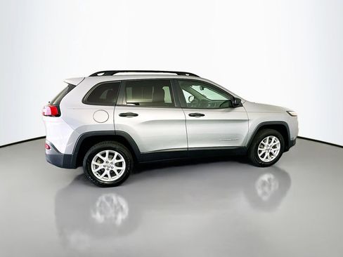 Used 2016 Jeep Cherokee Sport FWD image 8