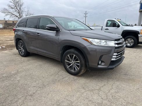 Used 2017 Toyota Highlander XLE image 9