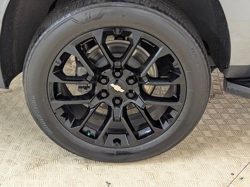 Used 2022 Chevrolet Suburban RST w/ Sport Performance Package image 12