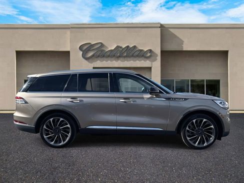Used 2020 Lincoln Aviator Reserve w/ Equipment Group 201A image 2