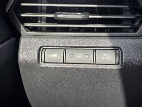 Used 2021 Nissan Altima 2.5 SR w/ SR Premium Package image 11