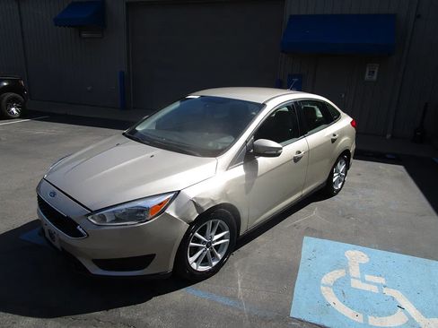 Used 2017 Ford Focus SE FWD image 1