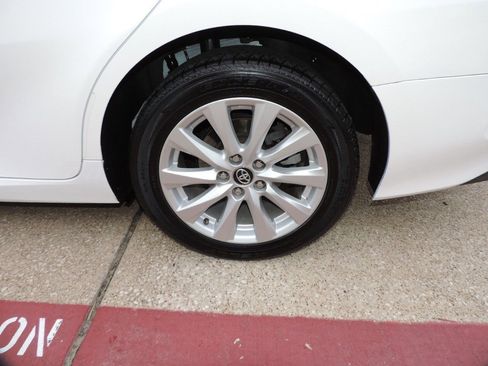 Used 2020 Toyota Camry LE FWD image 13