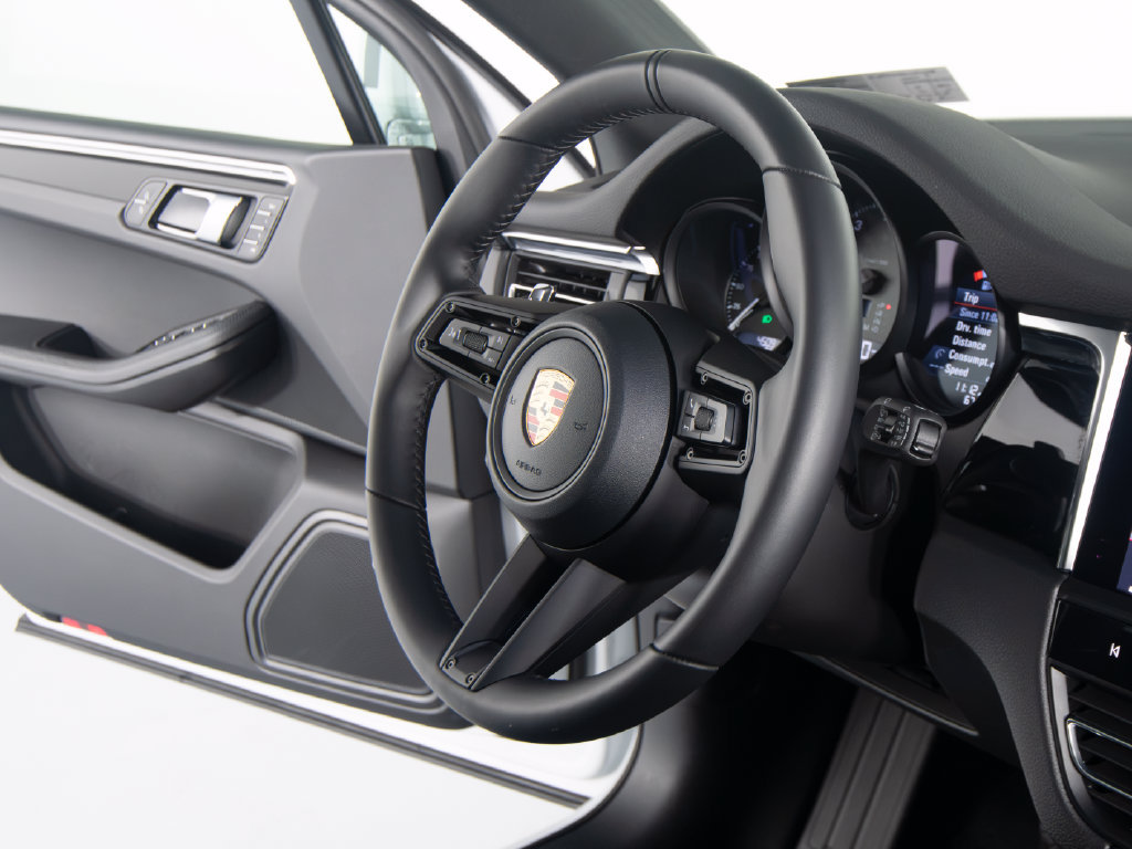 Certified 2026 Porsche Macan S AWD/4WD image 35