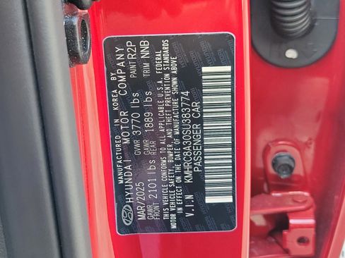 Used 2025 Hyundai Venue Limited FWD image 16