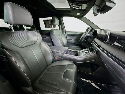 Used 2024 Hyundai Palisade Calligraphy image 12