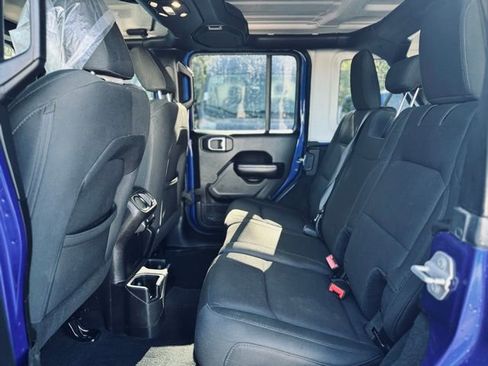 Used 2018 Jeep Wrangler Unlimited Sport S image 17