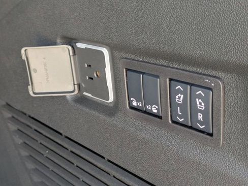 New 2026 Chevrolet Suburban LT w/ Comfort Package image 33