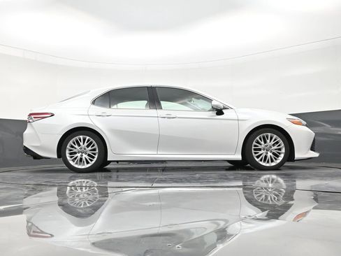 Used 2018 Toyota Camry XLE FWD image 25