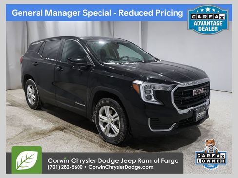 Used 2024 GMC Terrain SLE image 1
